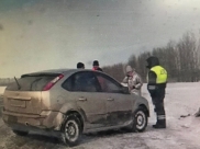 Ford Focus вытащили из снежного плена.