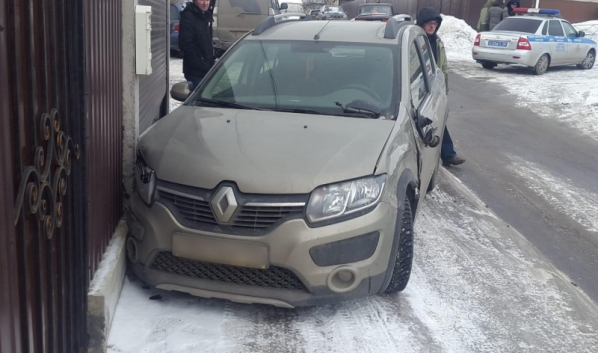 По предварительным данным, аварию спровоцировал водитель Renault.