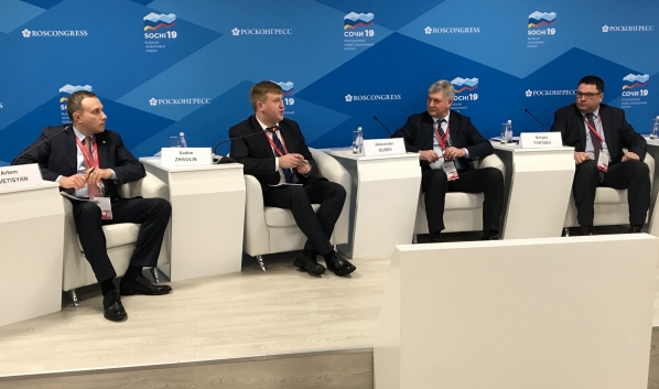 Александр Гусев выступил с докладом на Российском инвестиционном форуме в Сочи.