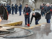 Возложение цветов к могиле Неизвестного солдата.
