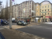 Lanos сбил девушку.