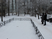 Местные жители остались не очень довольны благоустройством двора.