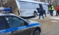 Автобус улетел в кювет.