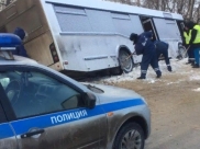 Автобус улетел в кювет.