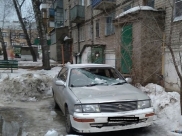 Лед рухнул на иномарку.