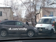 Авария со скорой помощью.