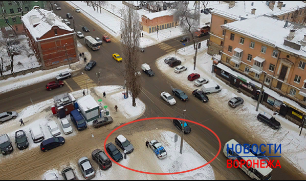 «Городские парковки» никак не наказали своего водителя за стоянку на тротуаре в Воронеже.