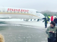 Людей вывели из самолета.