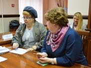 Местные жительницы на приеме у депутата Аркадия Пономарева.