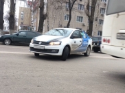 Машина развернулась через две сплошные.