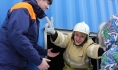 Спасатели поздравили воронежских девушек.
