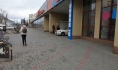 Mercedes стоял около входа в Детский мир.