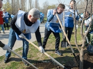 Субботник на Петровской набережной.
