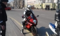 Полицейские напоминают байкерам о ПДД.