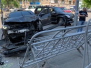 Иномарка вылетела на тротуар.