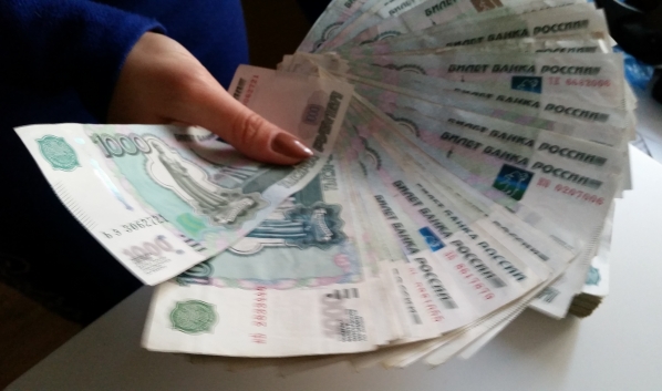 Девушка лишилась денег.