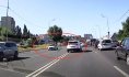 Нарушитель возвращается в свою полосу на глазах у полиции.