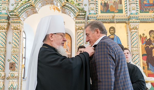 Митрополит вручил Сергею Лукина Медаль святителя Митрофана Воронежского I степени.