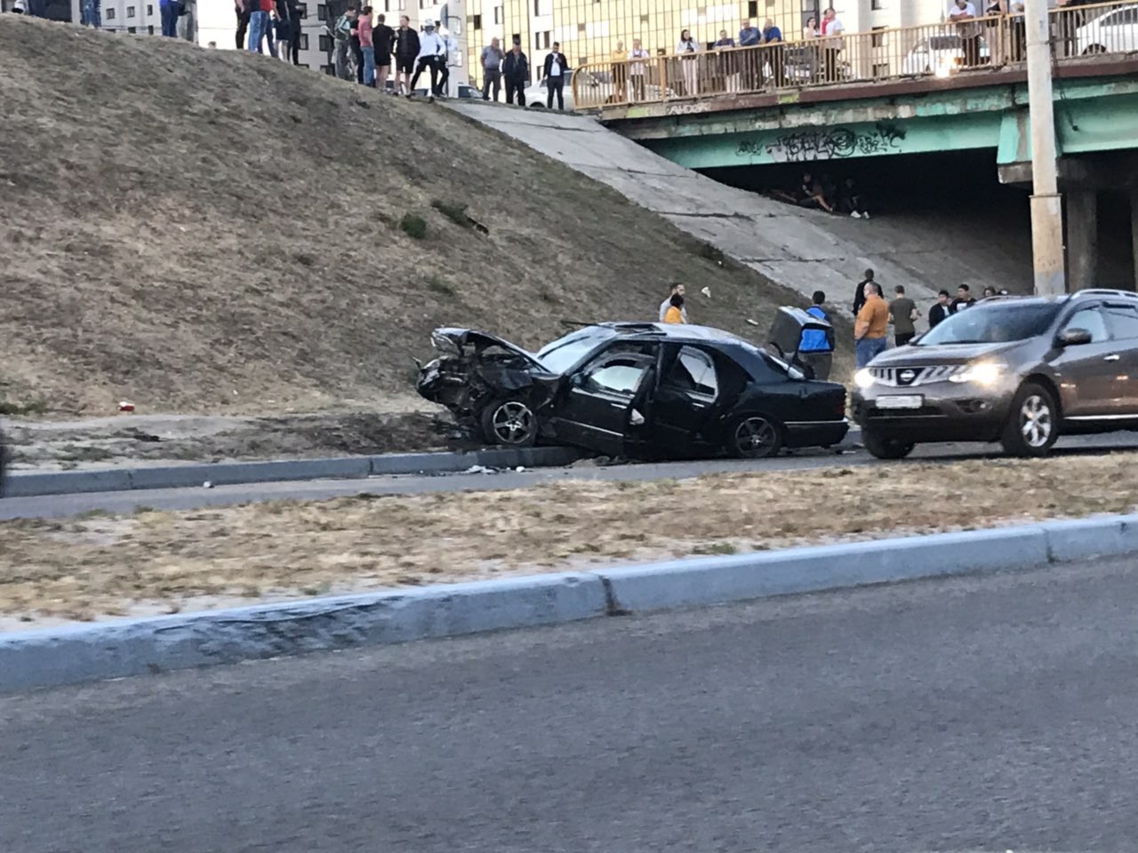 В Воронеже на Московском проспекте автомобиль упал с моста: один человек  погиб