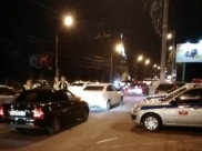 Тормозили все автомобили подряд.