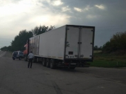 Стражи порядка пришли на помощь водителю грузовика.