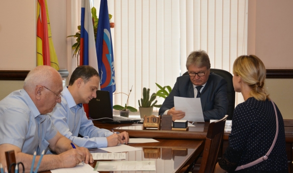 Владимир Федоров проводит прием граждан.