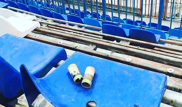Фанаты разломали сидения.