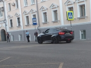 Иномарка стояла на переходе.