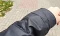 У женщины вырвали пакет из рук.