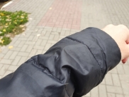 У женщины вырвали пакет из рук.
