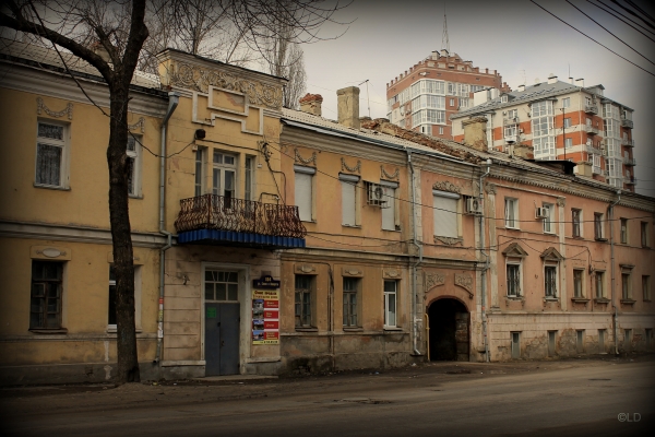 Дом №104 по улице Сакко и Ванцетти в Воронеже до ремонта. 