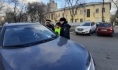 Пешеходов и водителей штрафовали за нарушения.