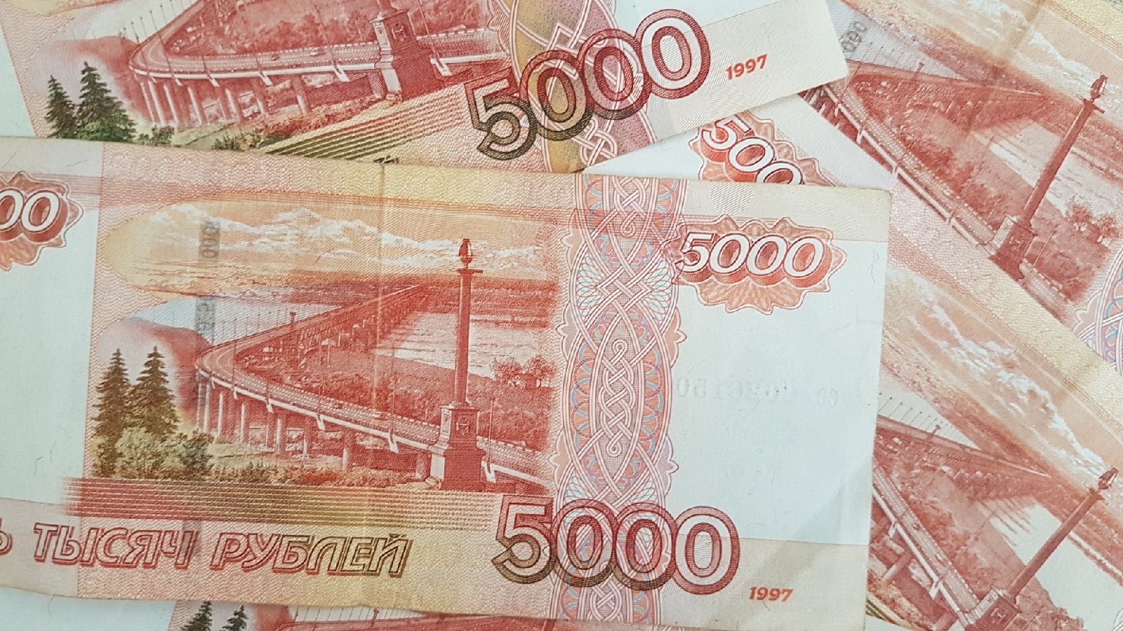 80 тысяч 60 тысяч. Деньги рубли. Восемьдесят тысяч рублей. Шестьдесят тысяч рублей. Двести тысяч рублей.