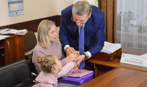 Сенатор Сергей Лукин провел прием граждан в Воронеже.