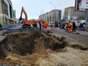 Раскопали огромный котлован.