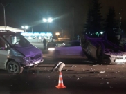 Столкновение KIA и Mercedes.