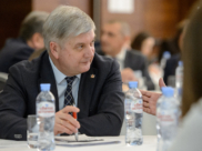 Губернатор Александр Гусев.