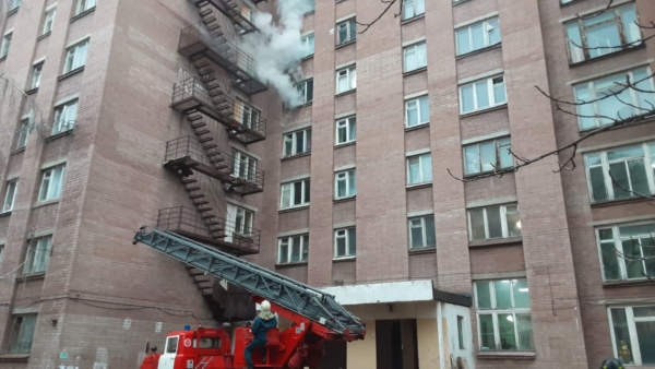 Пожар в общежитии на улице Хользунова.