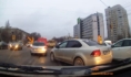 Горожанка объехала пробку вслед за машиной спецслужб.