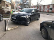Иномарка была припаркована прямо на тротуаре.