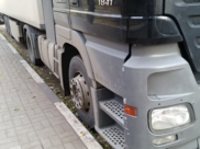 Грузовик Mercedes.