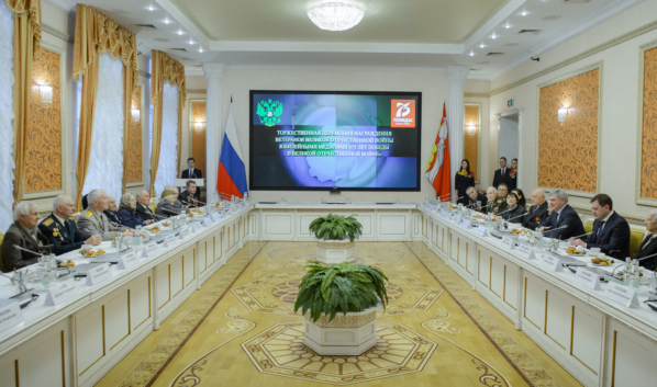 Ветераны ВОВ собрались в зале правительства Воронежской области. 