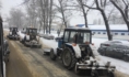 Техника расчищает дорогу.