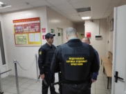 Судебные приставы хитростью выманили должника.
