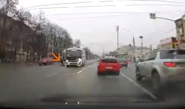 Водитель не пропустил пешехода.