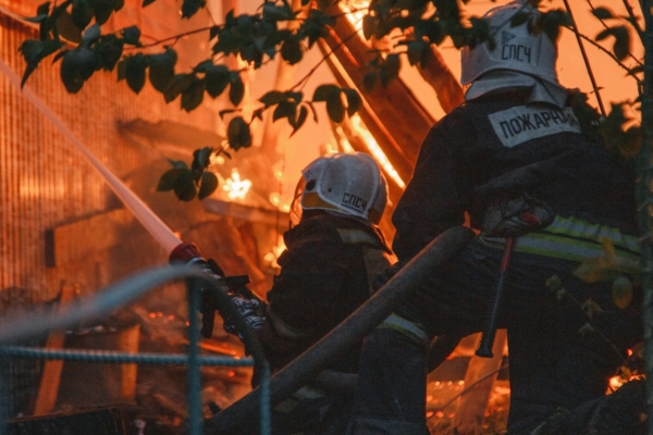 Пожар в рыбацком поселке Радчино.