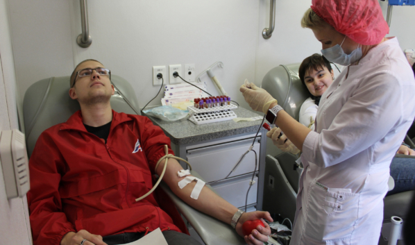 Активисты стали донорами крови.