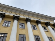 Мужчина обещал сделать дипломы медуниверситета.