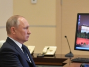 Перед совещанием с губернаторами и членами правительства Владимир Путин выступил со вступительным словом.