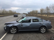 Под Воронежем Skoda Octavia съехала в кювет и опрокинулась.